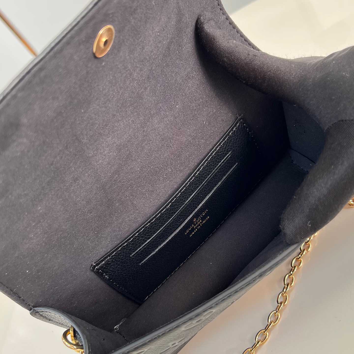 Louis Vuitton Wallet On Chain Lily    M46919 - 
