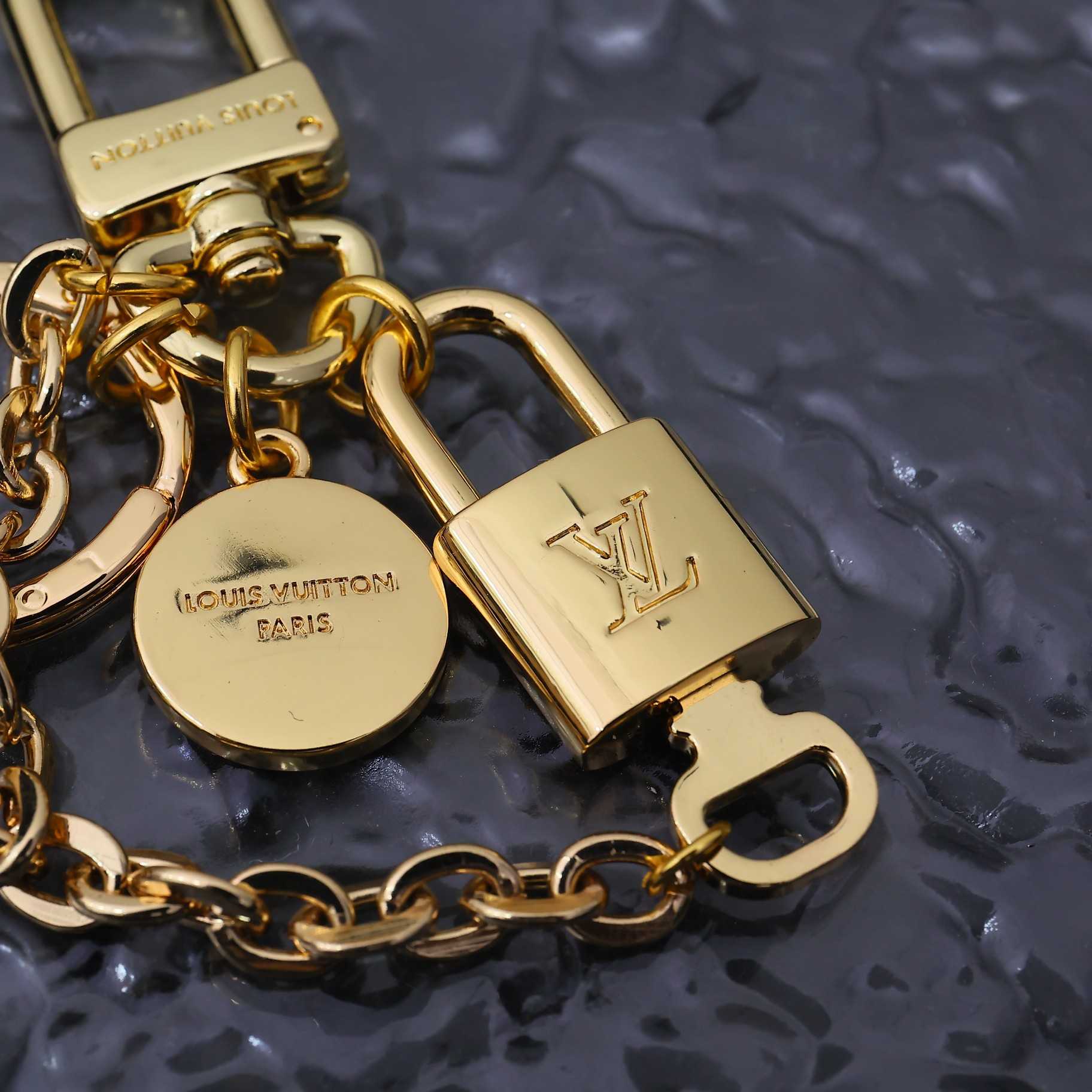 Louis Vuitton Cadenas Key Holder   M01425 - PerfectKickZ