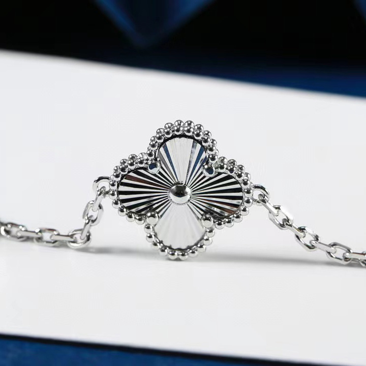 Van Cleef & Arpels Bracelet - PerfectKickZ