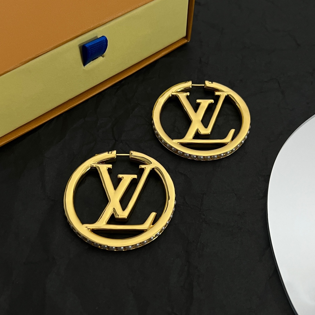 Louis Vuitto Louise Pearls Earrings     M01329 - PerfectKickZ