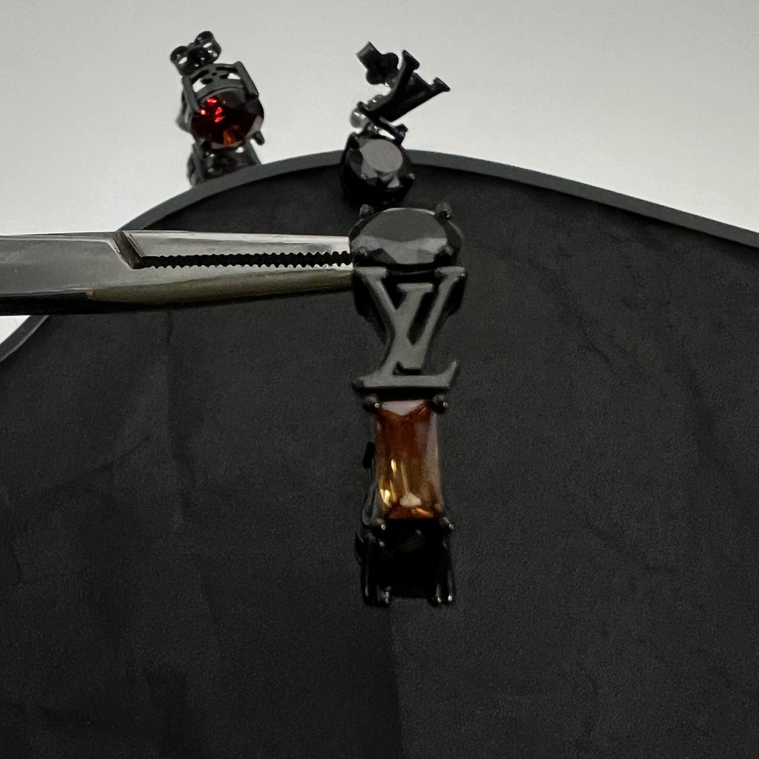 Louis Vuitto LV Light Set Of Earrings     M01405 - PerfectKickZ