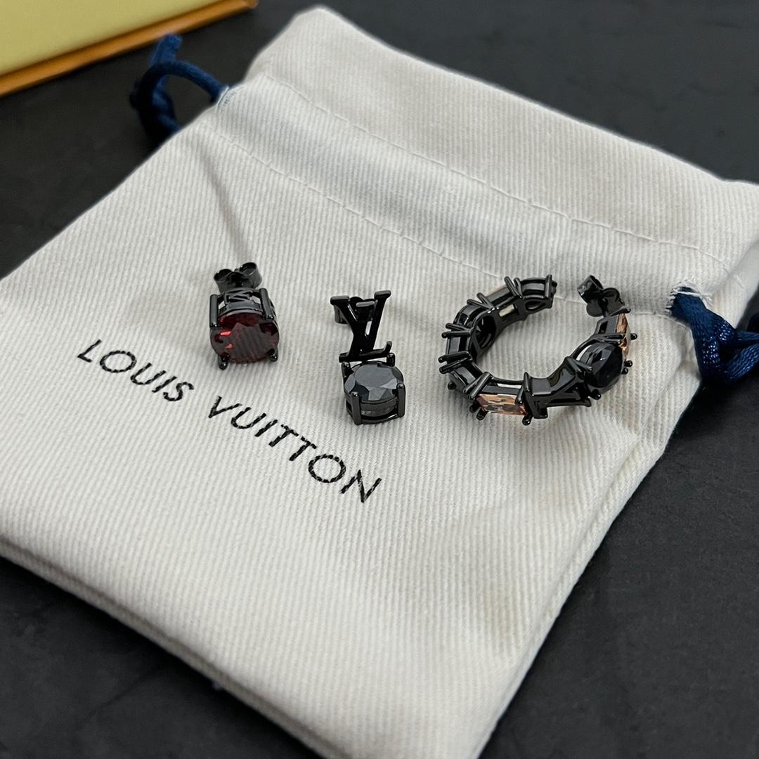 Louis Vuitto LV Light Set Of Earrings     M01405 - PerfectKickZ