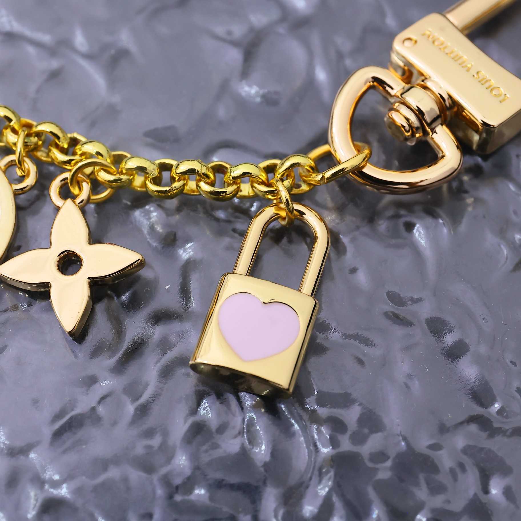 Louis Vuitton LV Iconic Heart Bag Charm    M01421 - PerfectKickZ