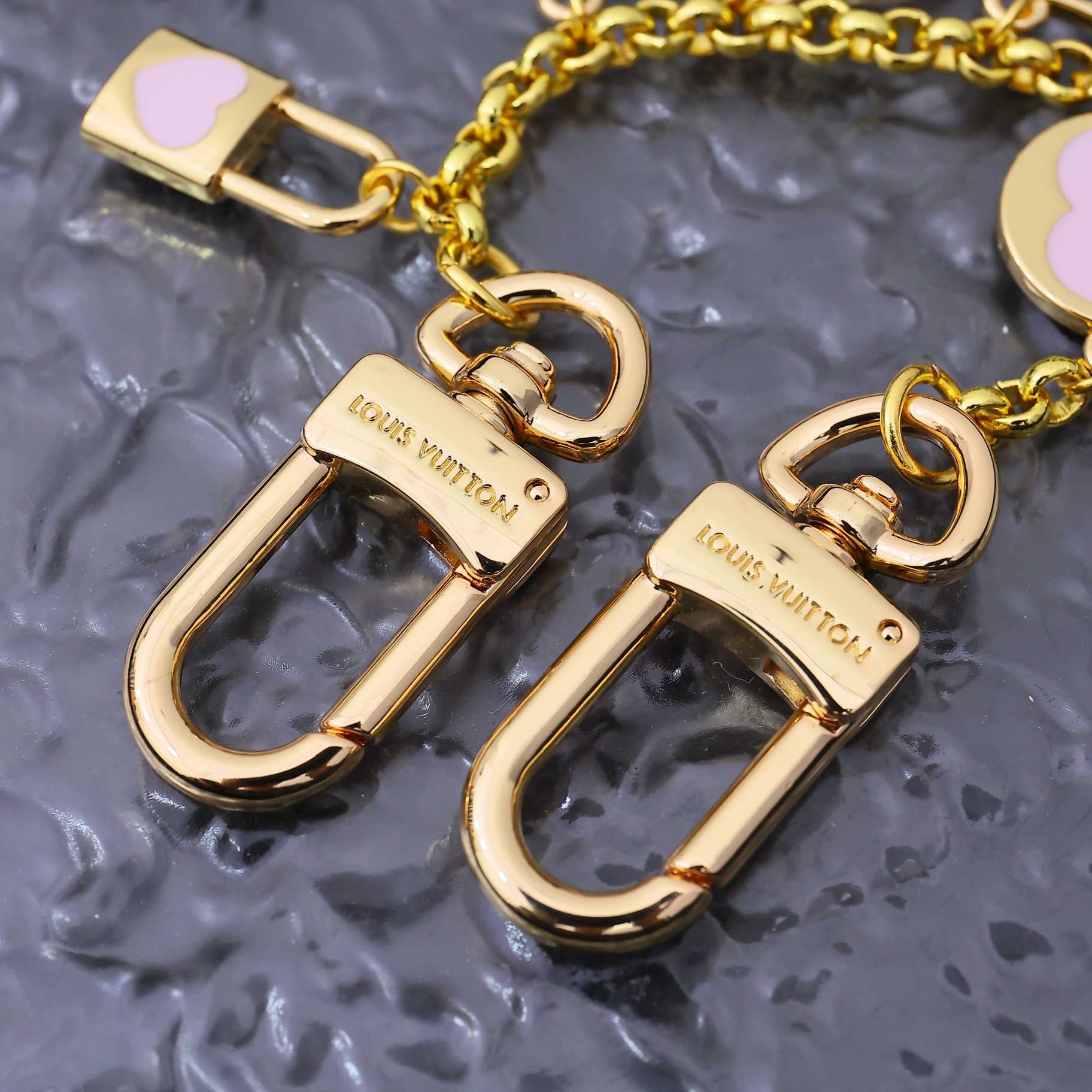 Louis Vuitton LV Iconic Heart Bag Charm    M01421 - PerfectKickZ