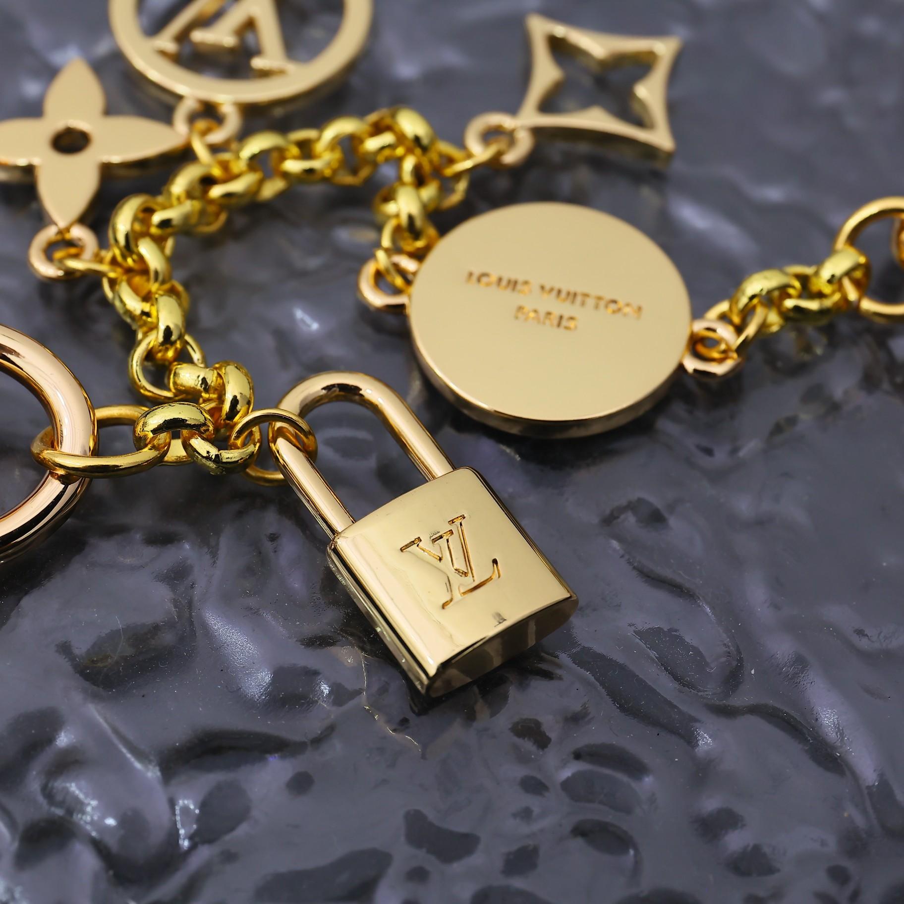 Louis Vuitton LV Iconic Heart Bag Charm    M01421 - PerfectKickZ