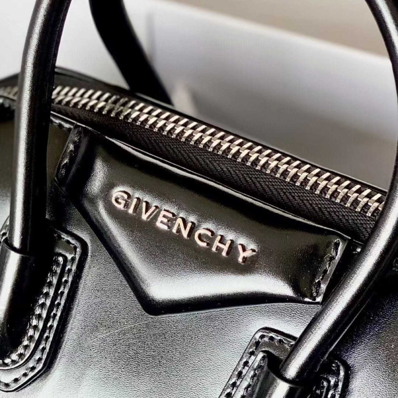 Givenchy Antigona Tote  22-27-13cm - PerfectKickZ