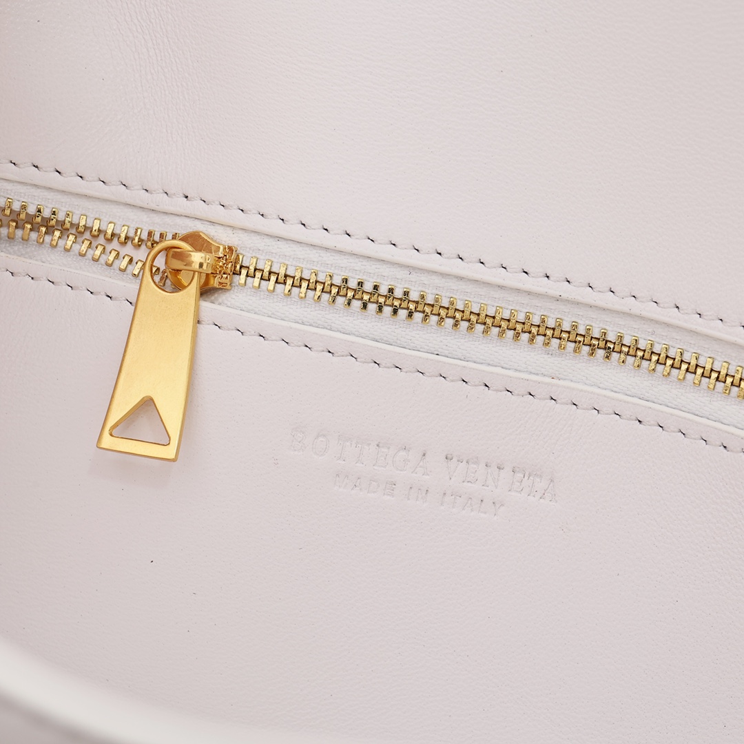 Bottega Veneta Long Clutch Andiamo With Handle - PerfectKickZ