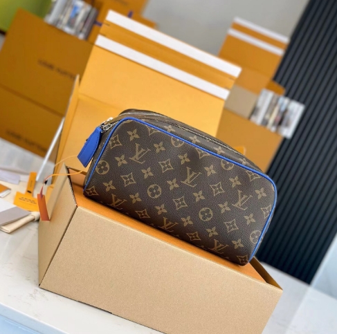 Louis Vuitton Dopp Kit      M46763 - 
