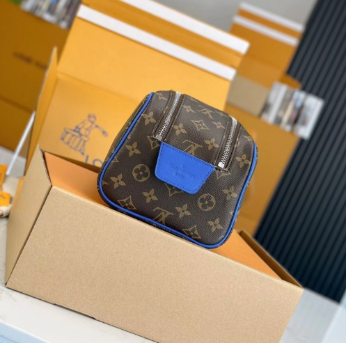 Louis Vuitton Dopp Kit      M46763 - 