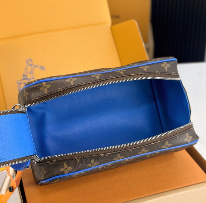Louis Vuitton Dopp Kit      M46763 - 