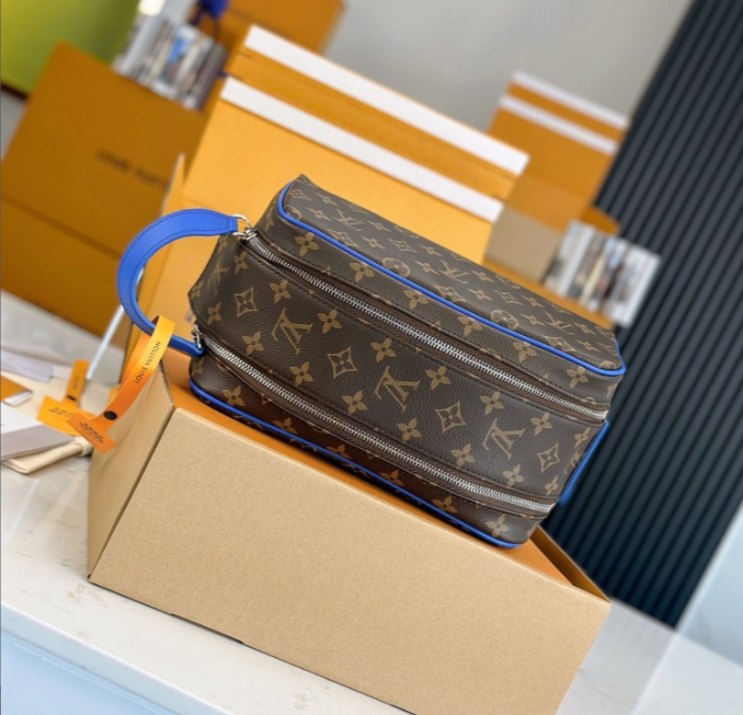 Louis Vuitton Dopp Kit      M46763 - PerfectKickZ