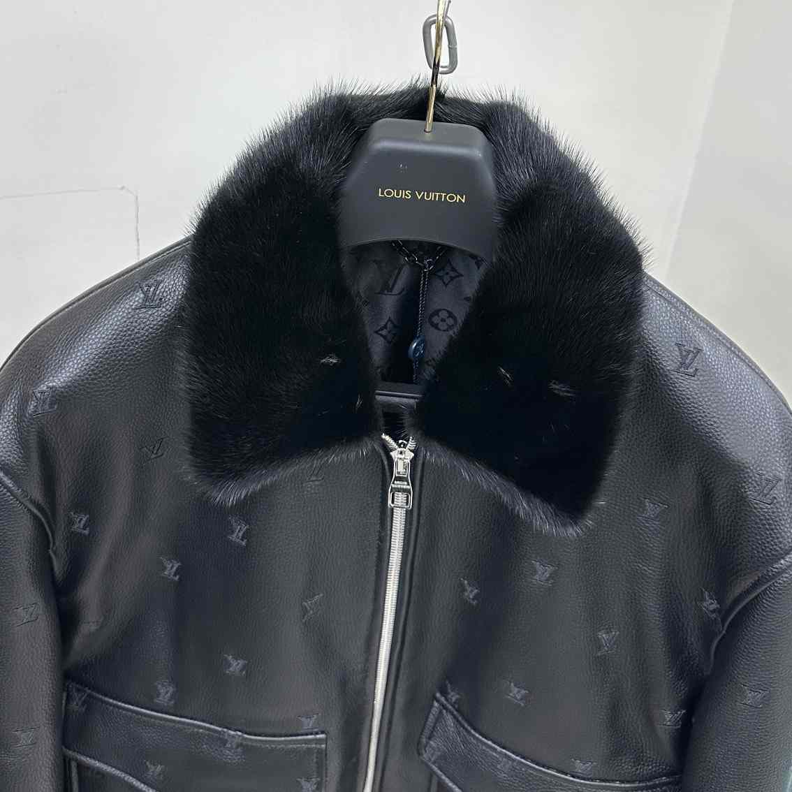 Louis Vuitton Leather Aviator Mink Collar    1AFIPA - PerfectKickZ
