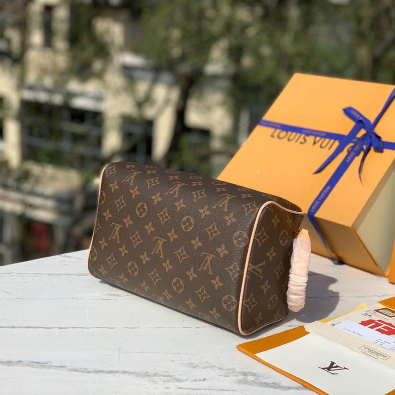 Louis Vuitton Dopp Kit Toilet Pouch   M44494 - PerfectKickZ