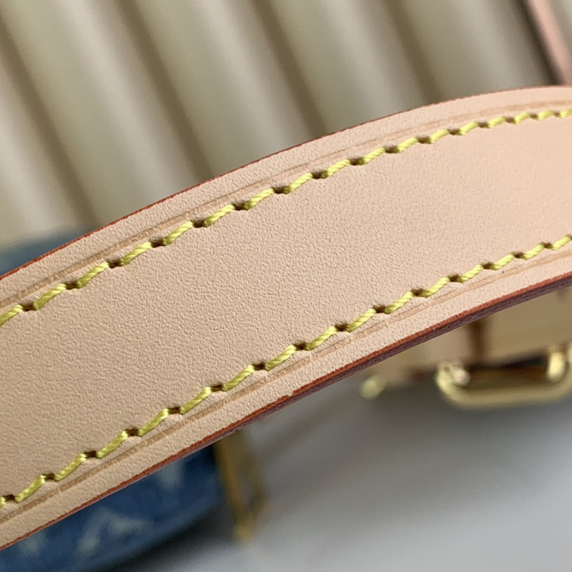 Louis Vuitton Croissant MM   M46856 - PerfectKickZ