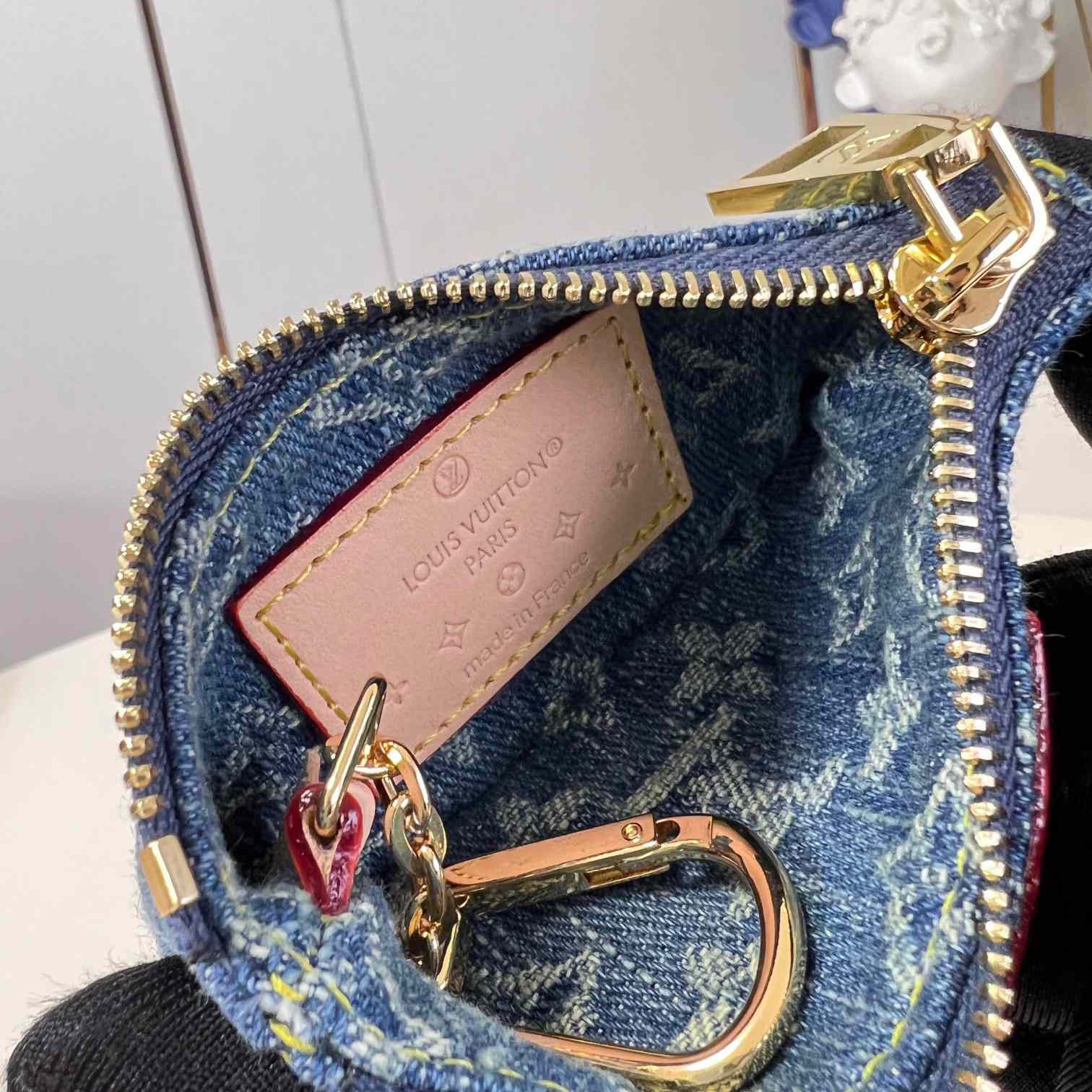Louis Vuitton Key Pouch   M82961 - 