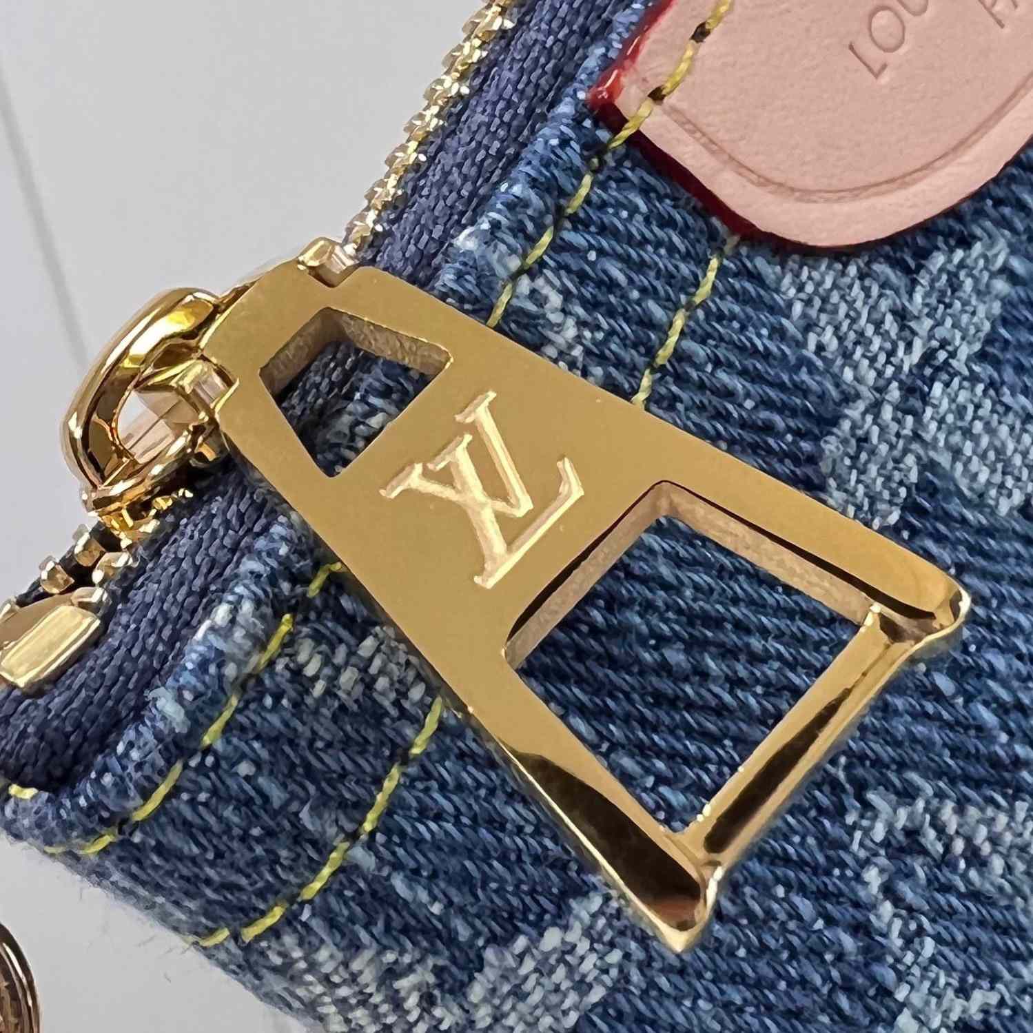 Louis Vuitton Key Pouch   M82961 - 