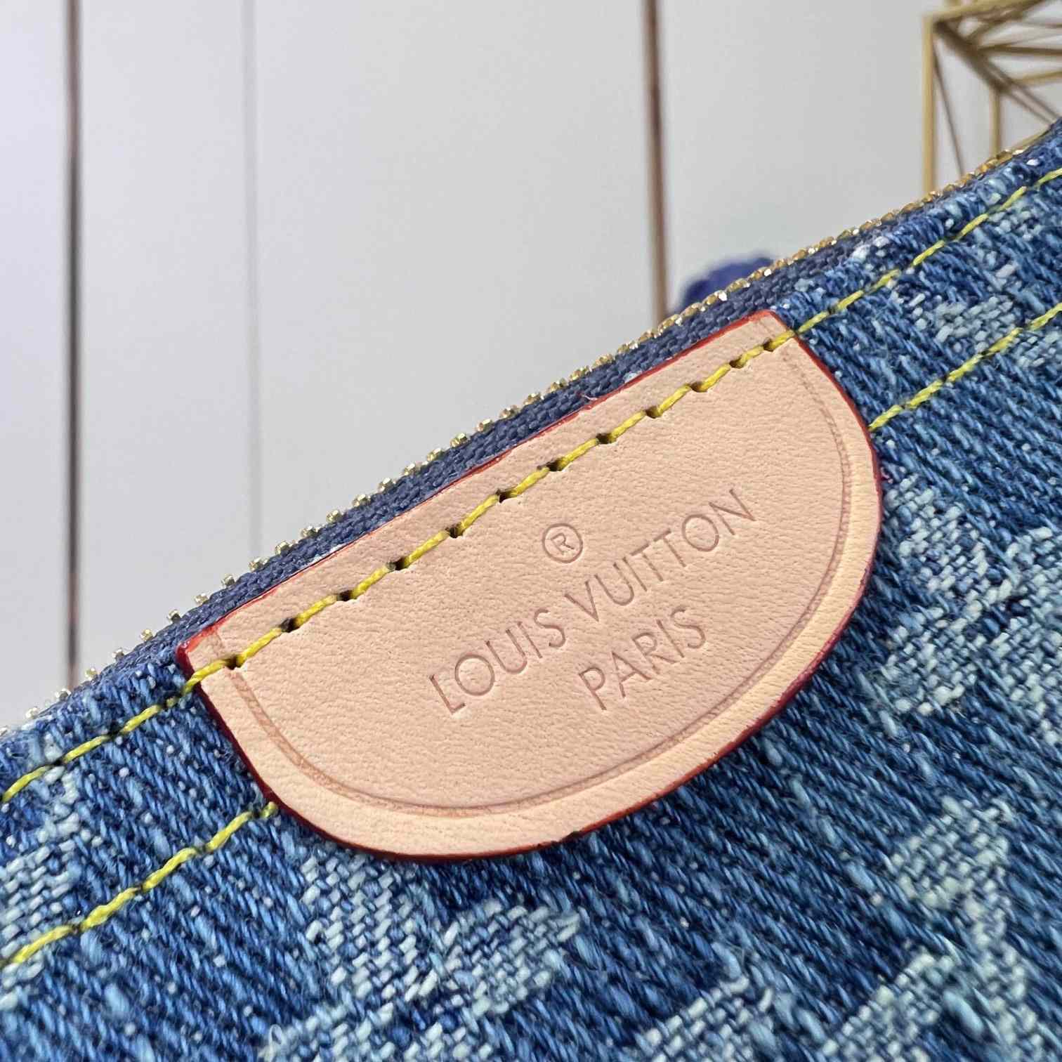 Louis Vuitton Key Pouch   M82961 - 