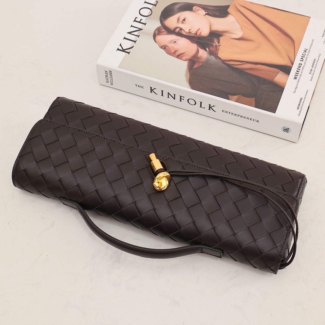 Bottega Veneta Long Clutch Andiamo With Handle - 
