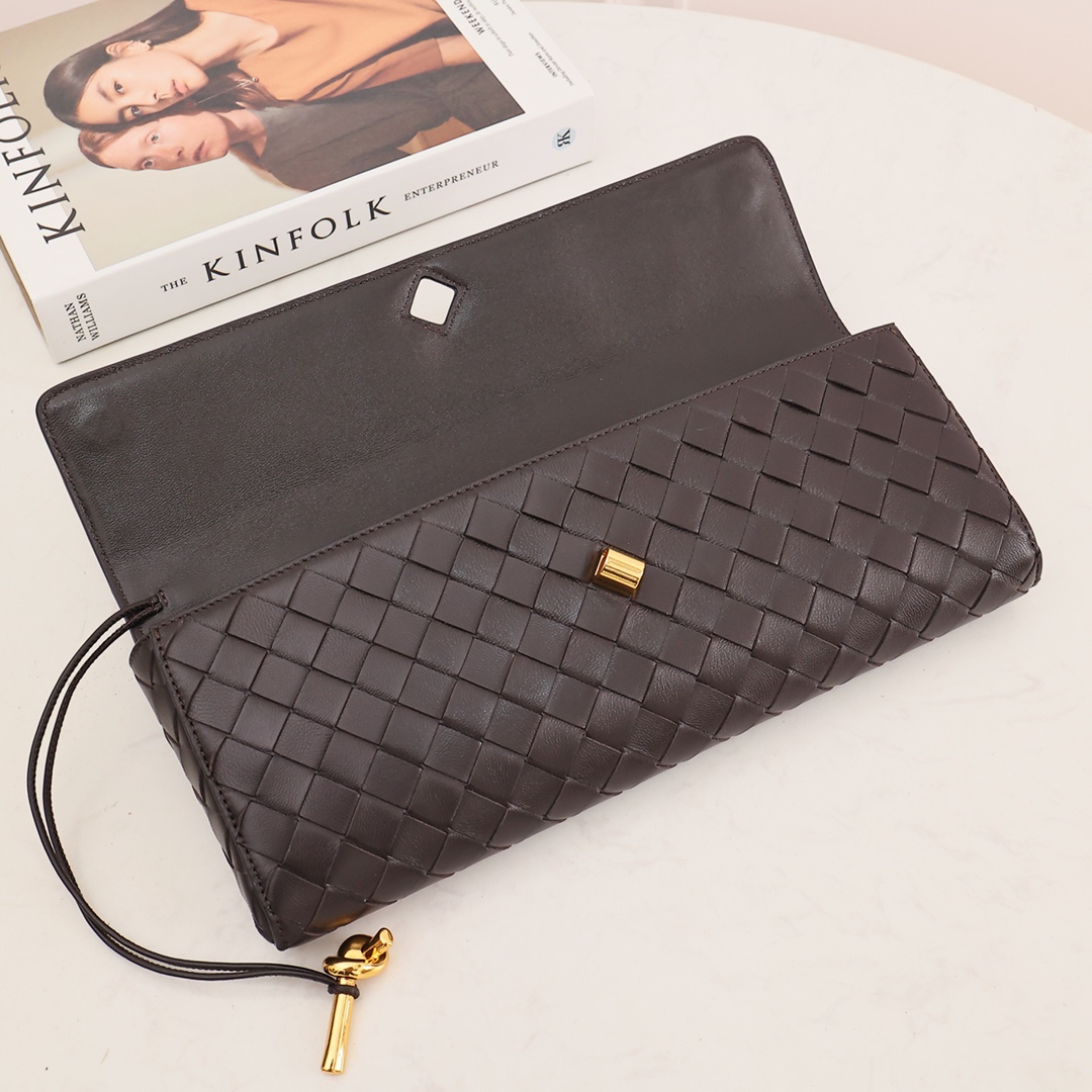 Bottega Veneta Long Clutch Andiamo With Handle - 