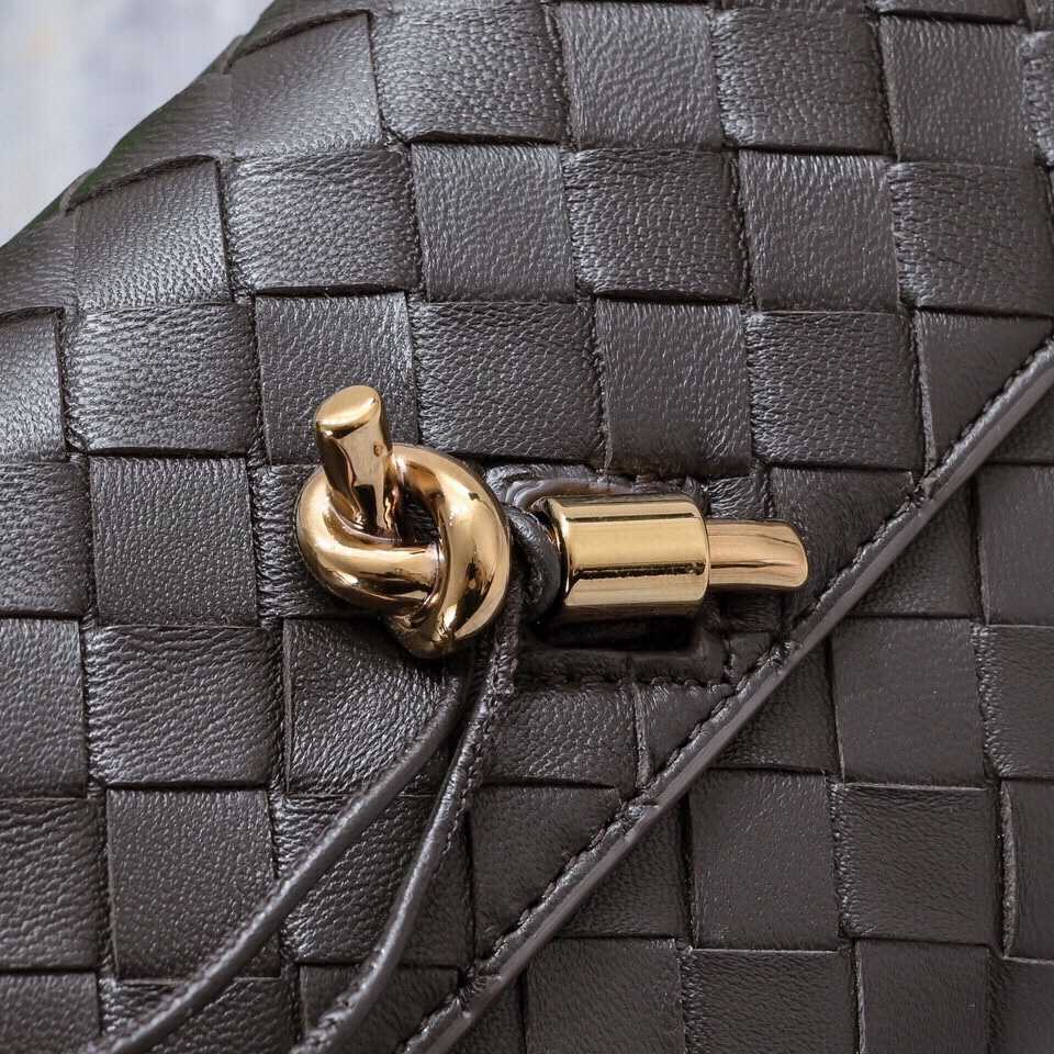 Bottega Veneta Long Clutch Andiamo With Handle - 