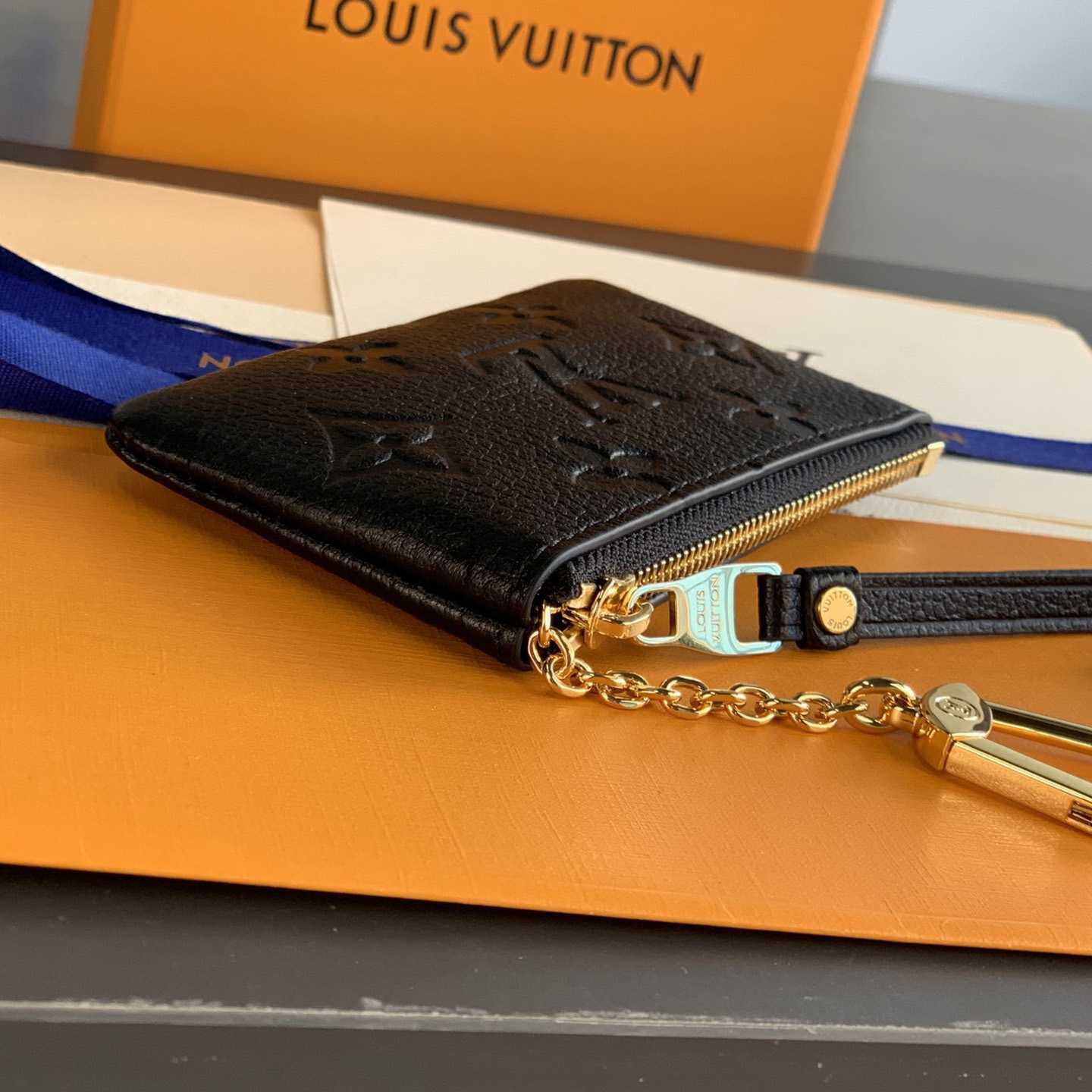 Louis Vuitton Key Pouch   M80879 - PerfectKickZ
