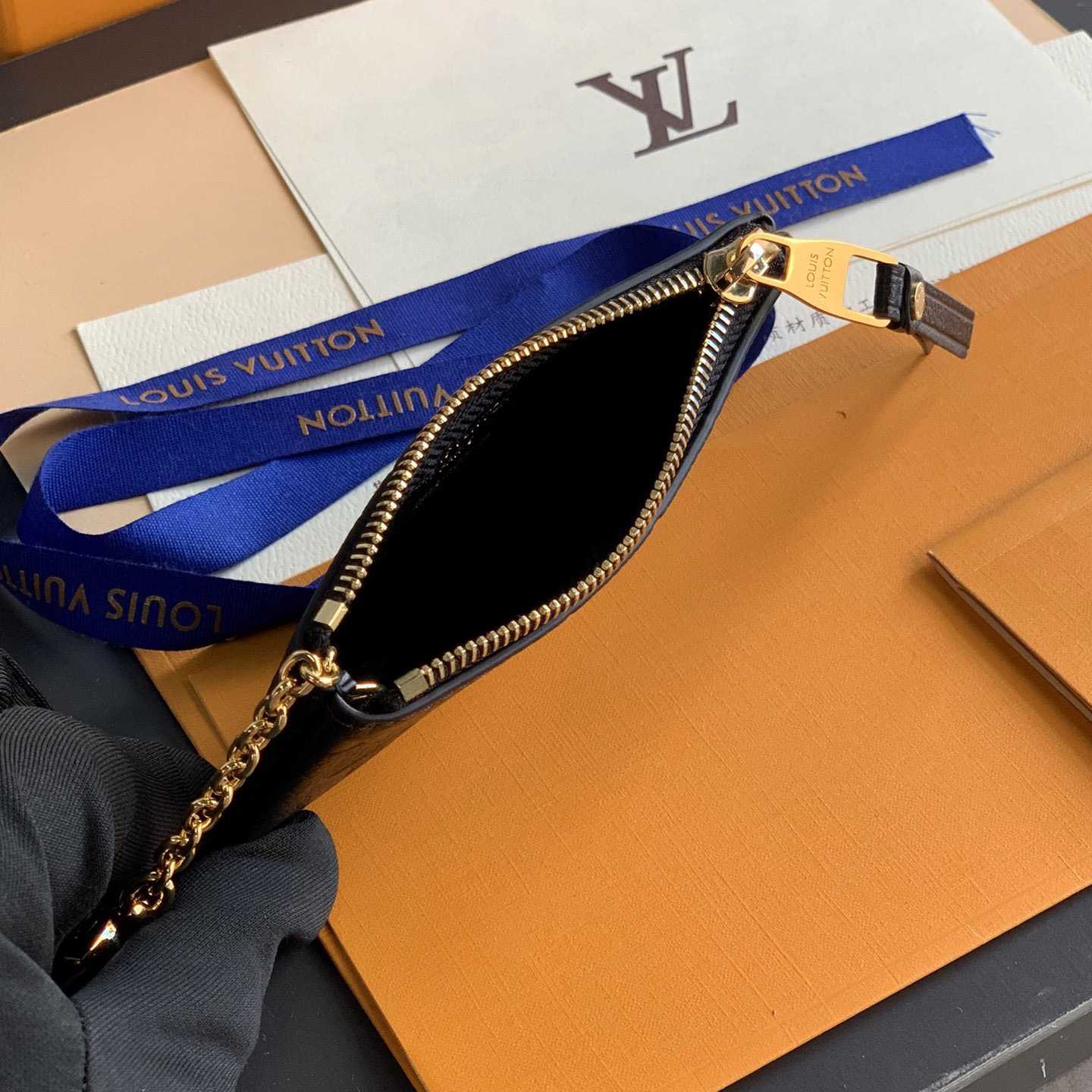 Louis Vuitton Key Pouch   M80879 - PerfectKickZ