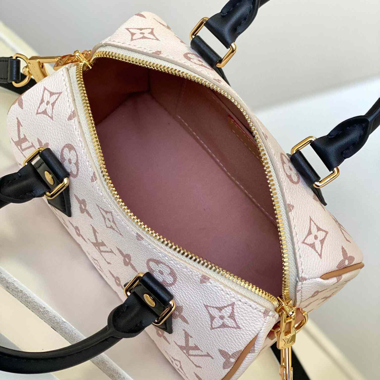 Louis Vuitton Speedy Bandouliere 20    M46906 - PerfectKickZ