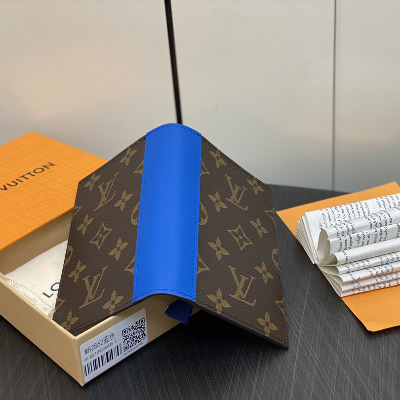 Louis Vuitton Passport Cover   M82865 - PerfectKickZ