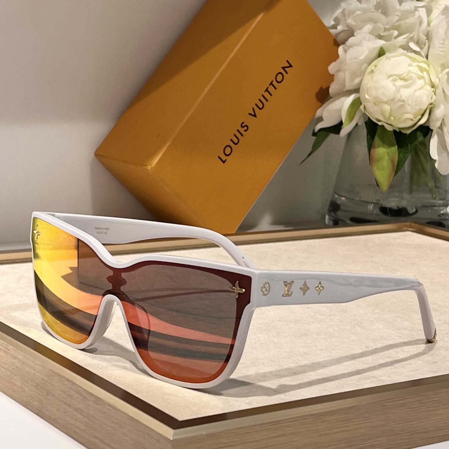 Louis Vuitton LV Shadow Square Sunglasses   Z1845U - PerfectKickZ