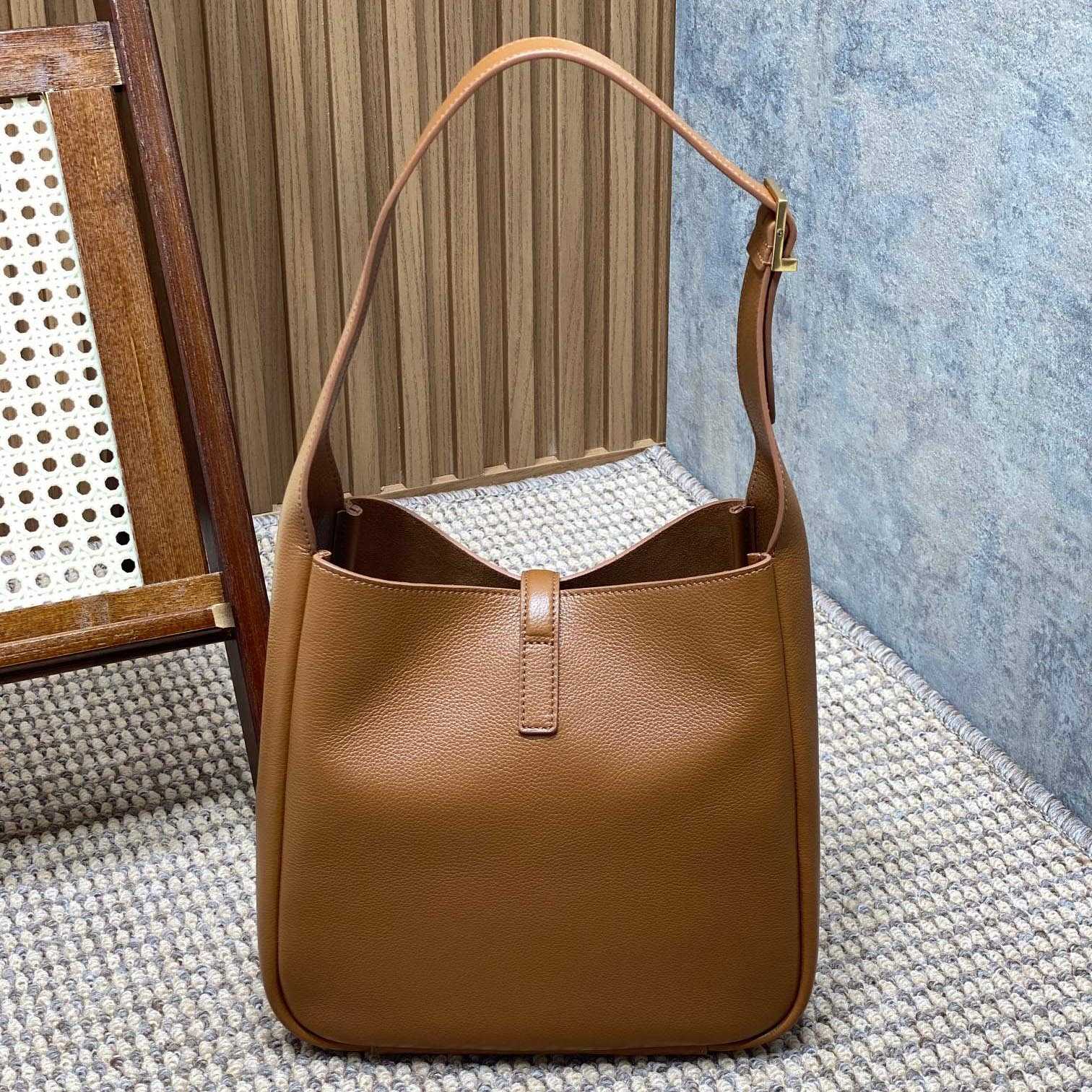 Saint Laurent LE 5 À 7 Supple Small In Grained Leather - 