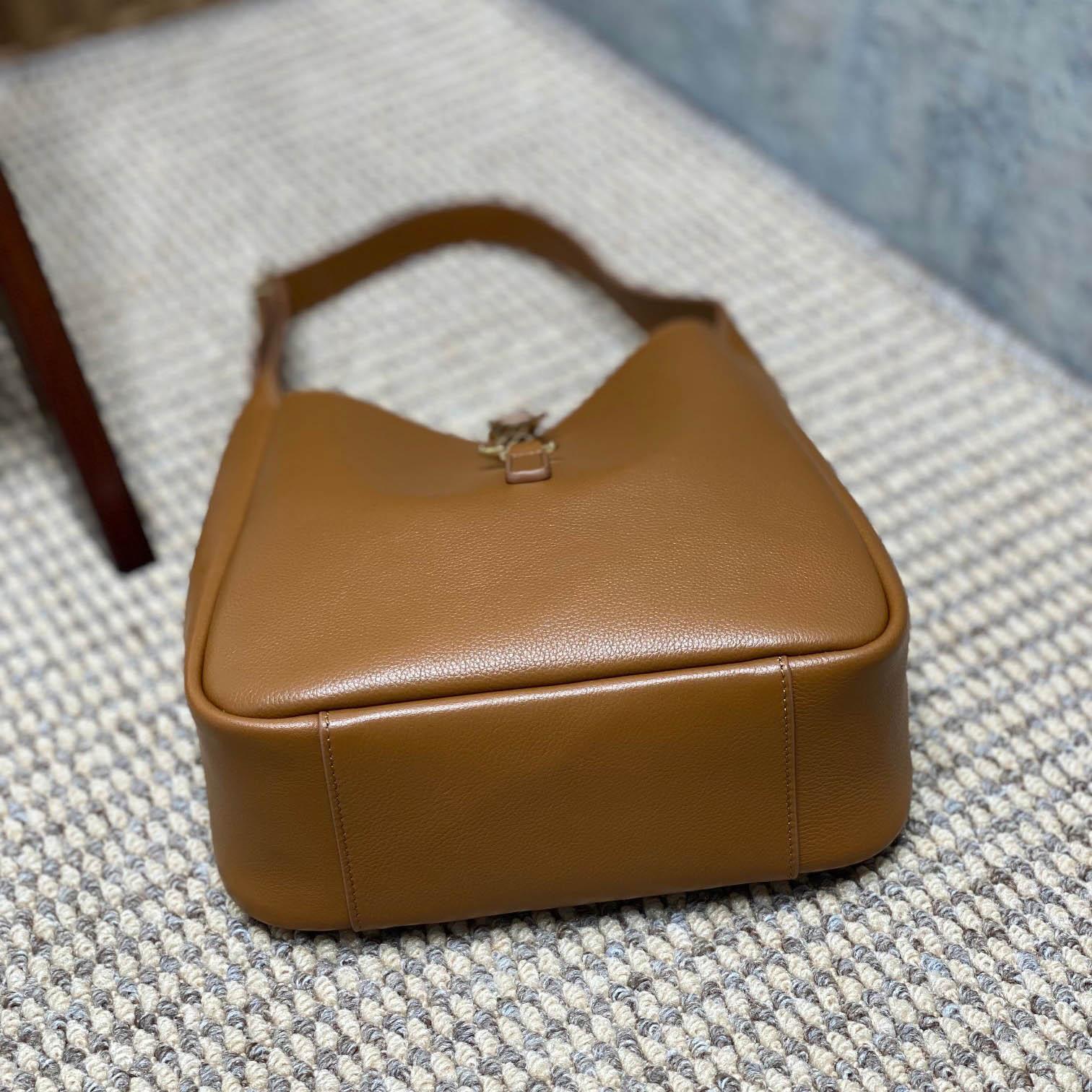 Saint Laurent LE 5 À 7 Supple Small In Grained Leather - 