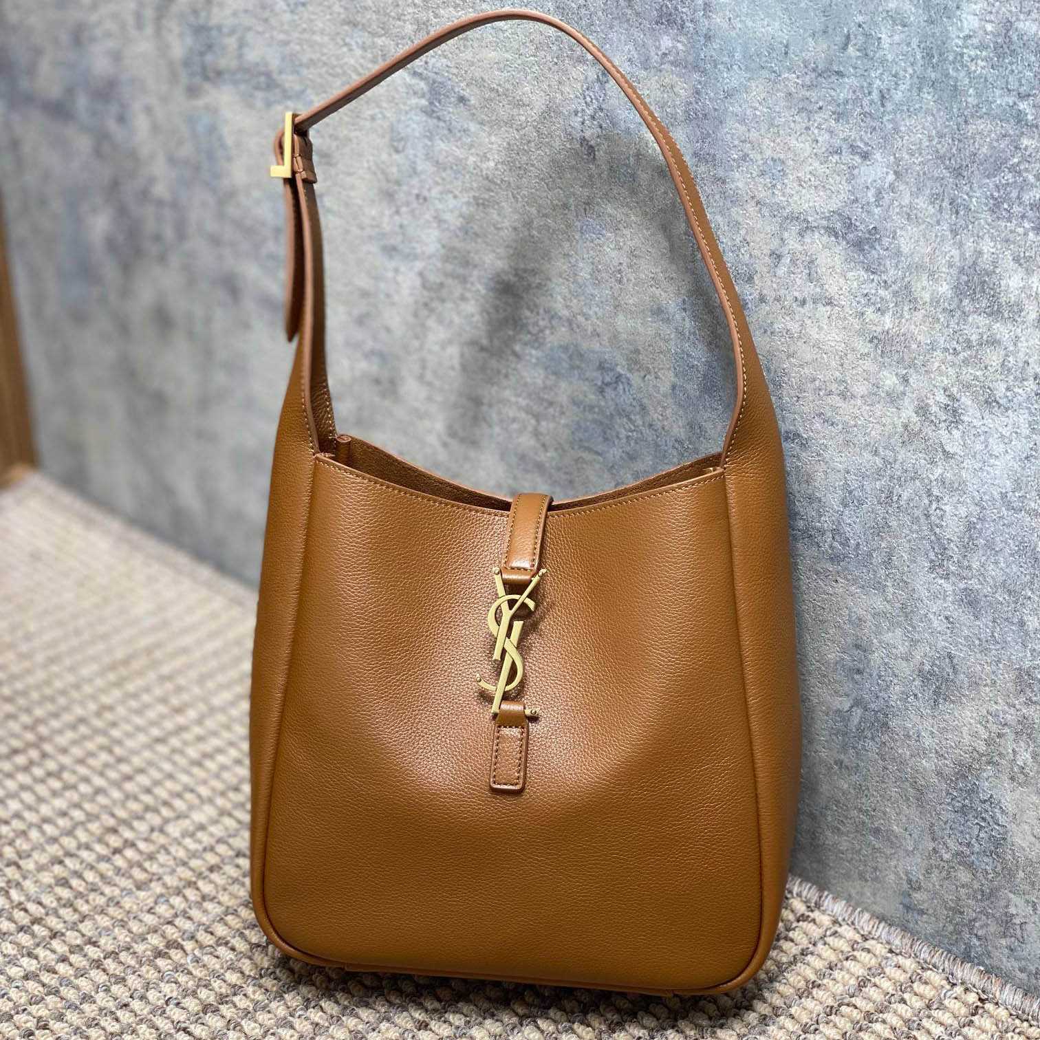 Saint Laurent LE 5 À 7 Supple Small In Grained Leather - 