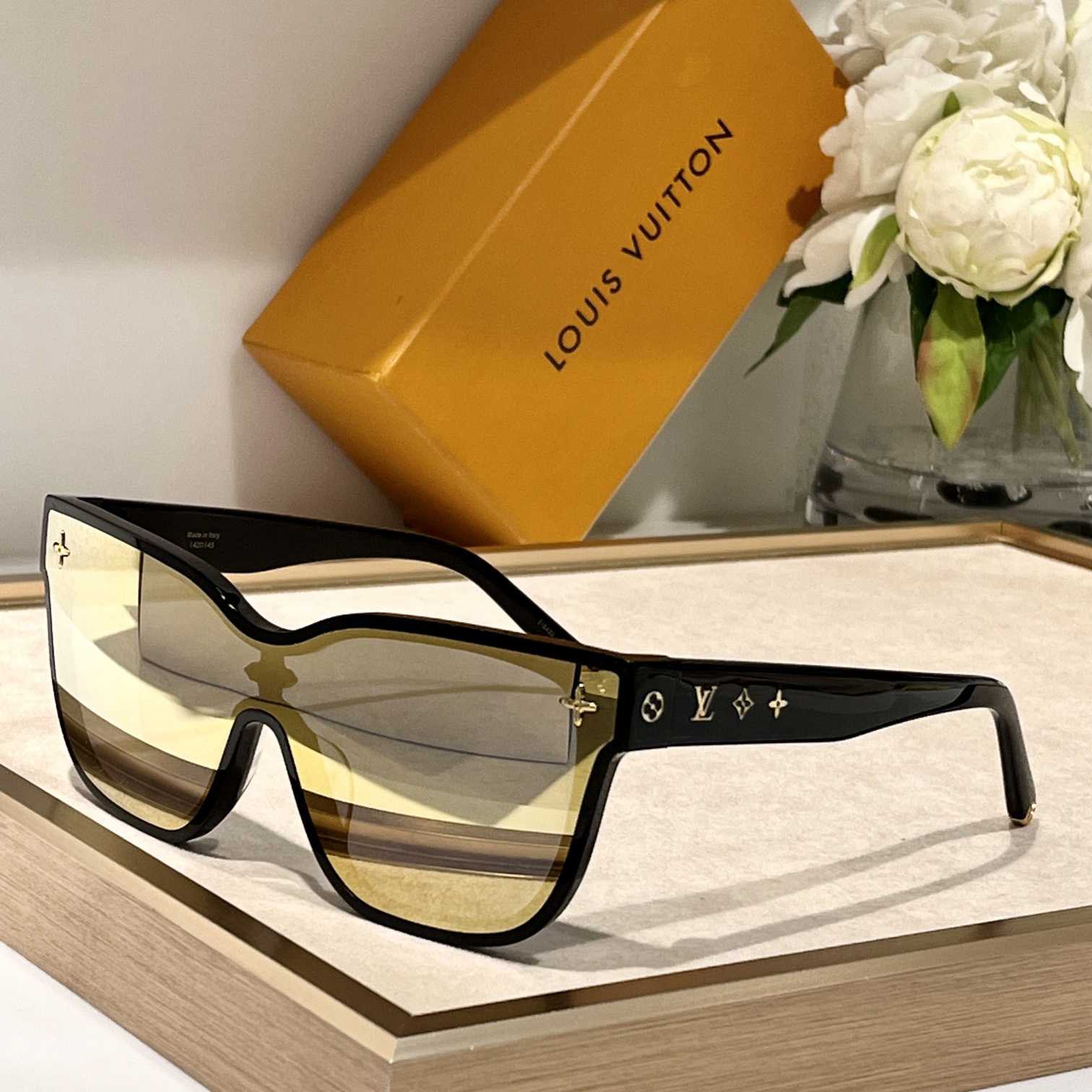 Louis Vuitton LV Shadow Square Sunglasses   Z1843U - PerfectKickZ