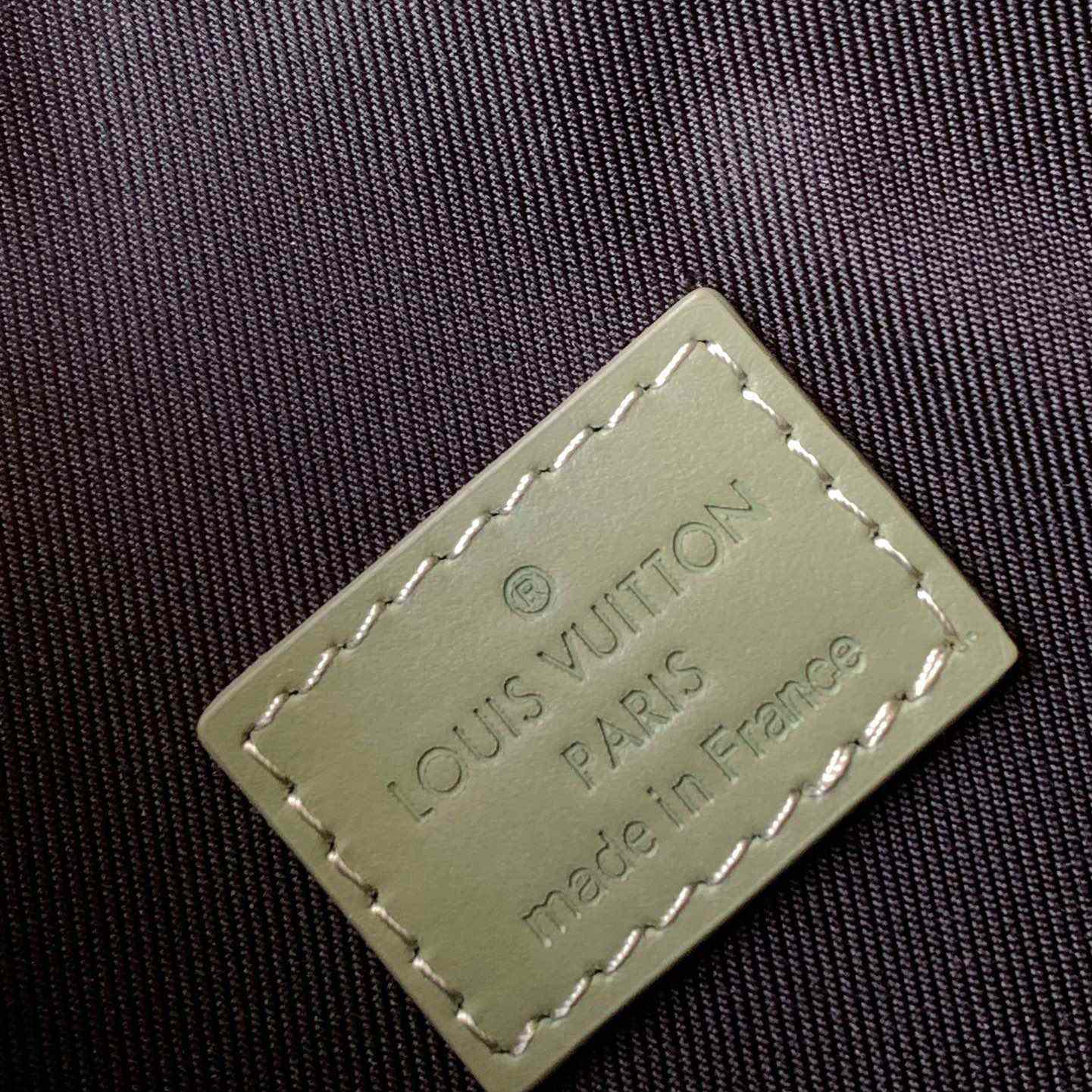 Louis Vuitton Steamer Wearable Wallet   M83172 - PerfectKickZ