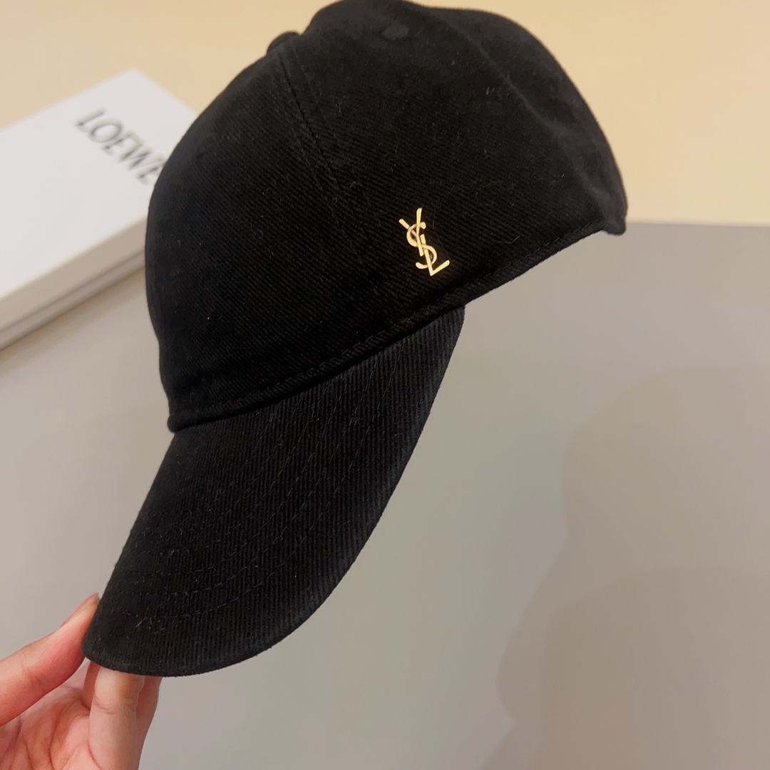 Saint Laurent Cap - 