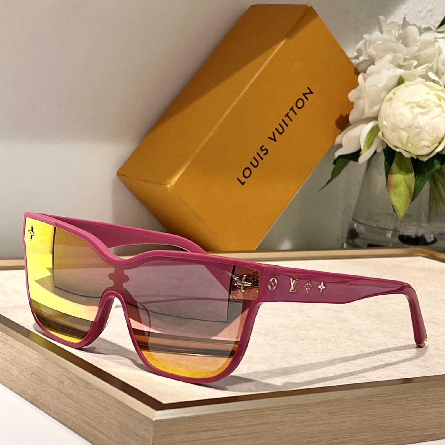 Louis Vuitton LV Shadow Square Sunglasses   Z1844U - PerfectKickZ