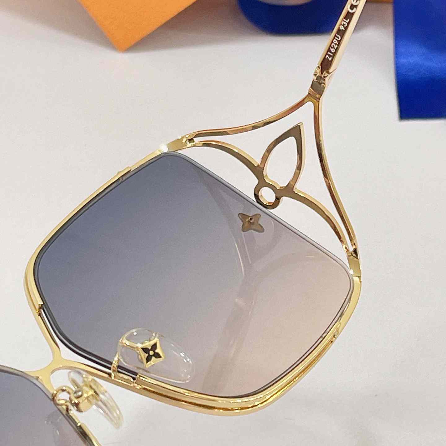 Louis Vuitton LV Petal Square Sunglasses   Z1629 - PerfectKickZ