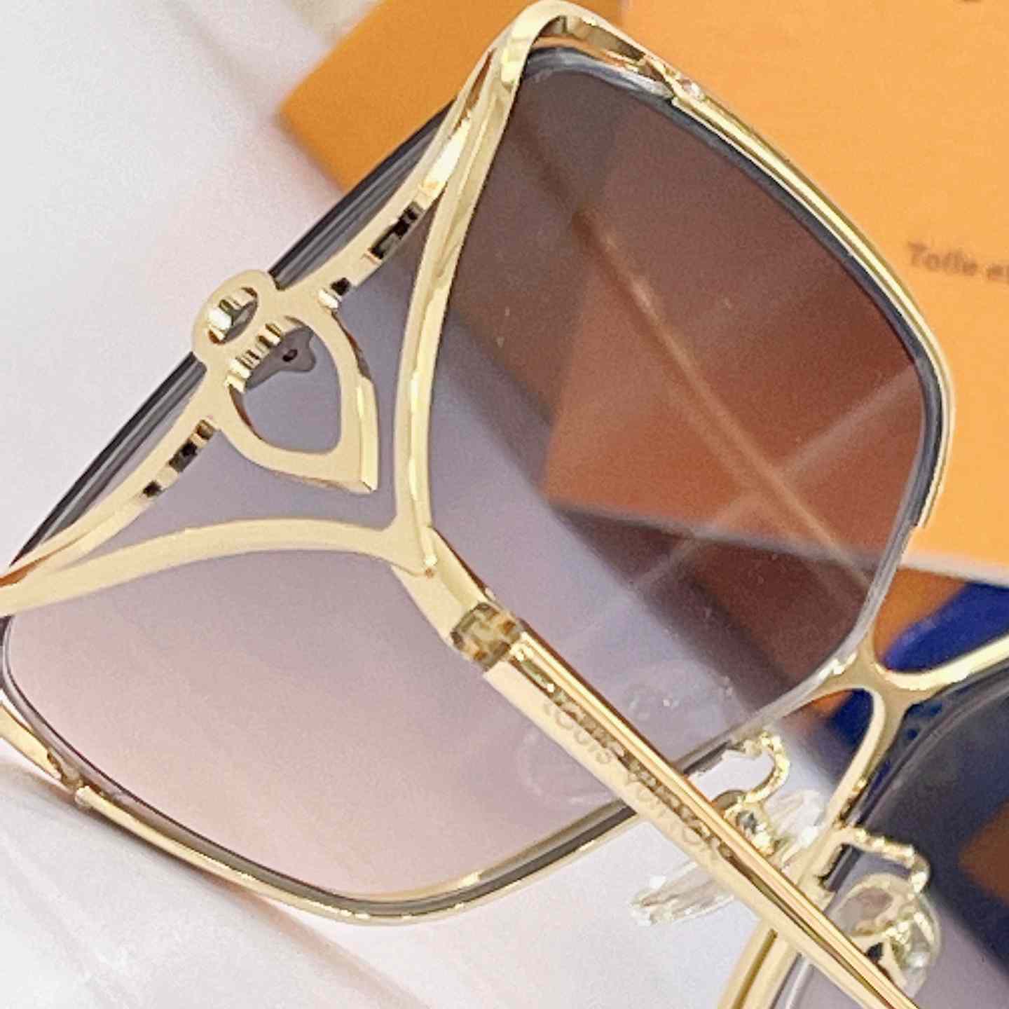 Louis Vuitton LV Petal Square Sunglasses   Z1629 - PerfectKickZ