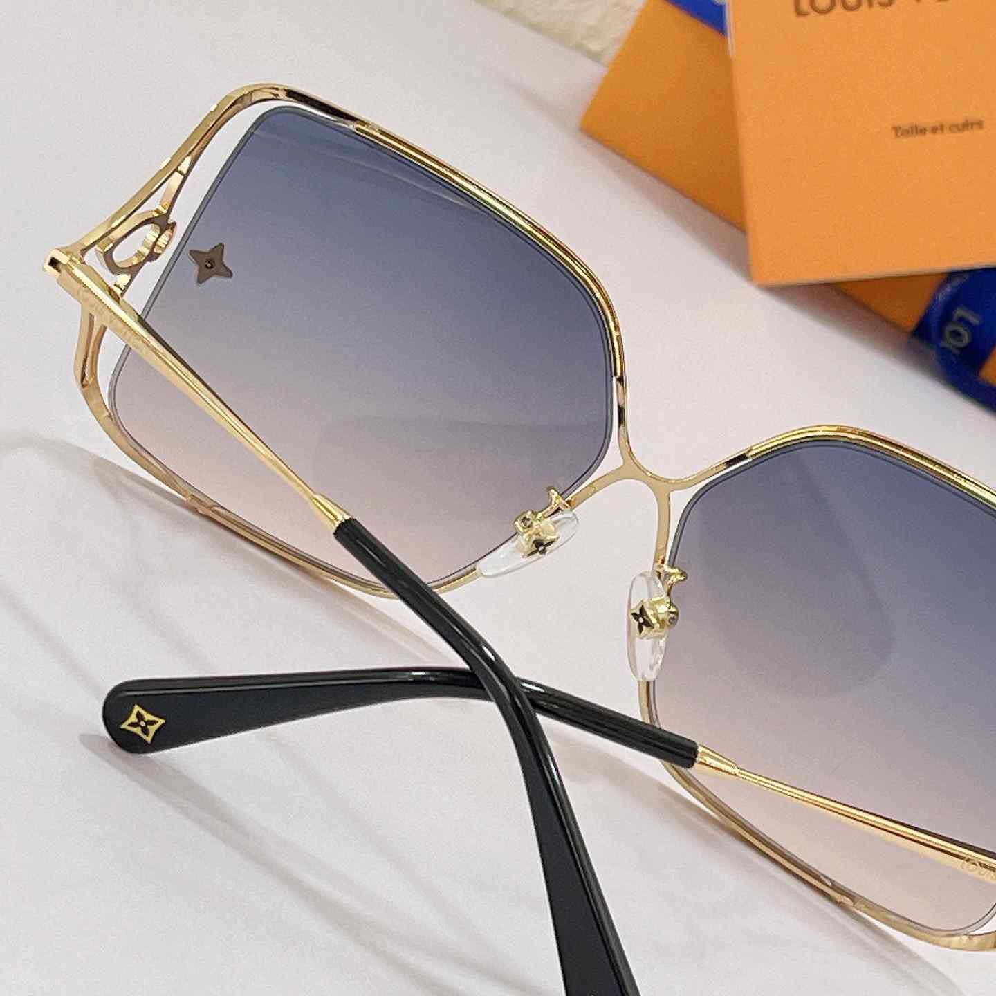 Louis Vuitton LV Petal Square Sunglasses   Z1629 - PerfectKickZ