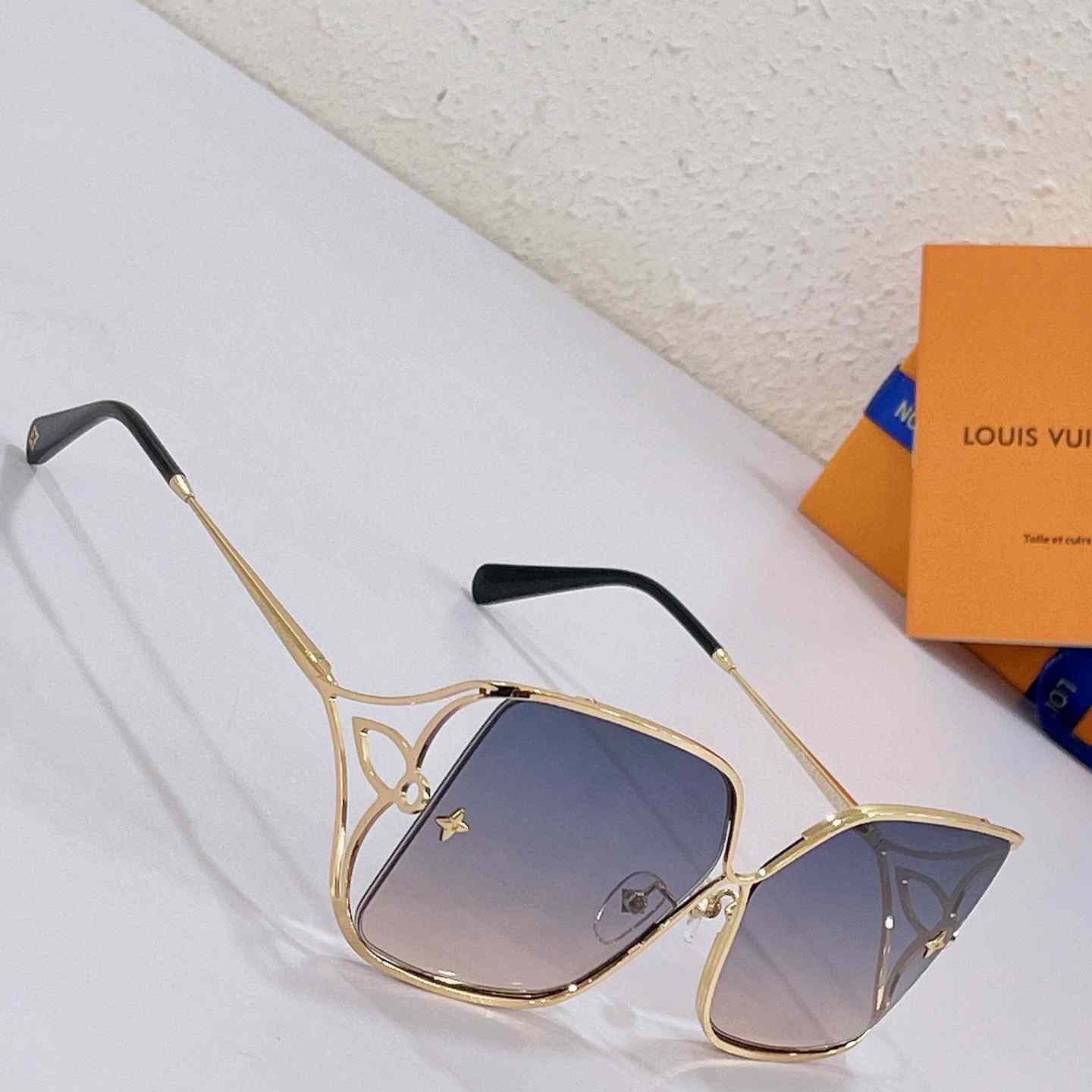 Louis Vuitton LV Petal Square Sunglasses   Z1629 - PerfectKickZ