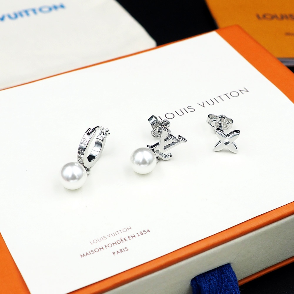 Louis Vuitton Monogram Pearls Earrings - PerfectKickZ