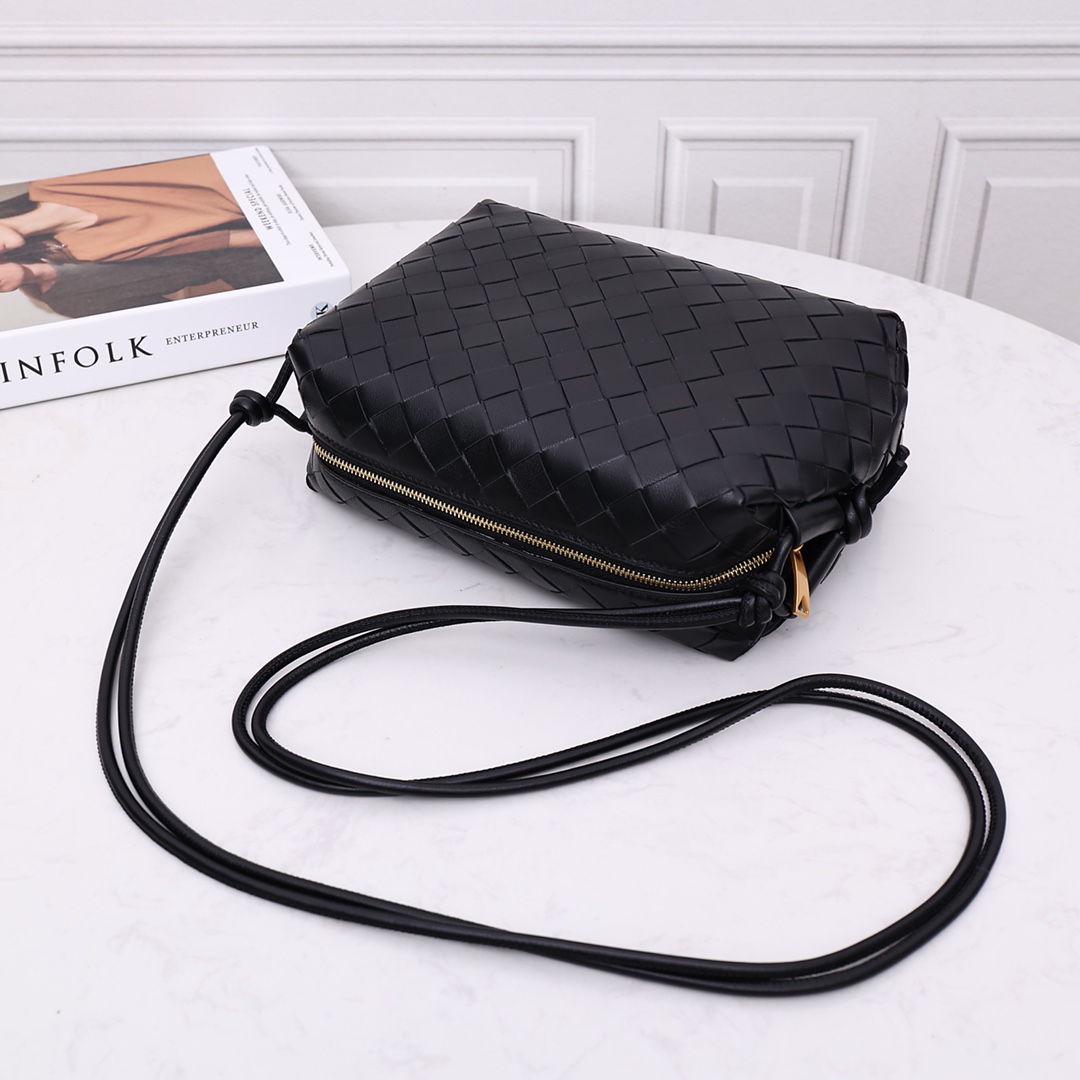 Bottega Veneta Small Loop Camera Bag - 