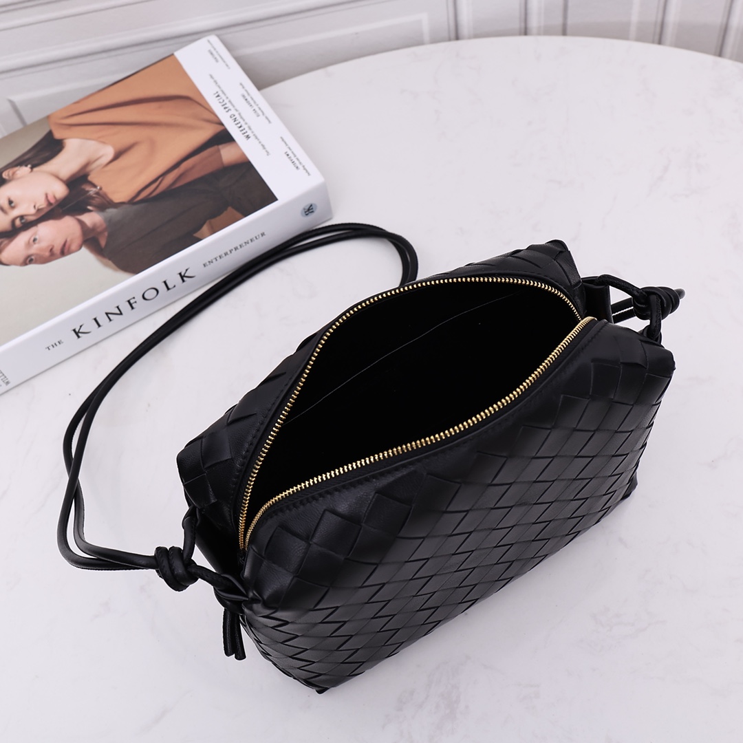 Bottega Veneta Small Loop Camera Bag - 