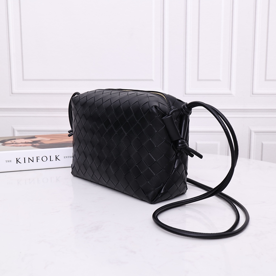 Bottega Veneta Small Loop Camera Bag - 