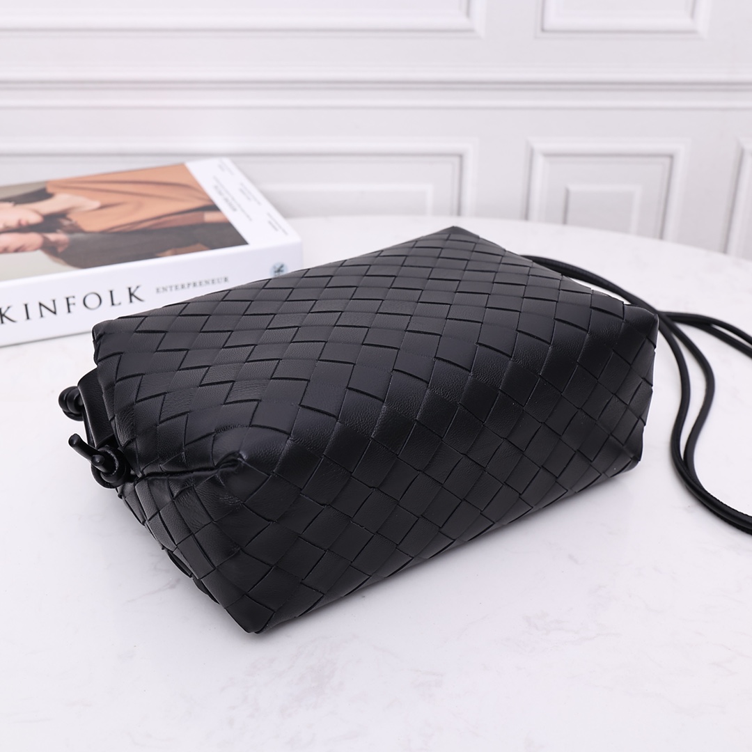 Bottega Veneta Small Loop Camera Bag - 