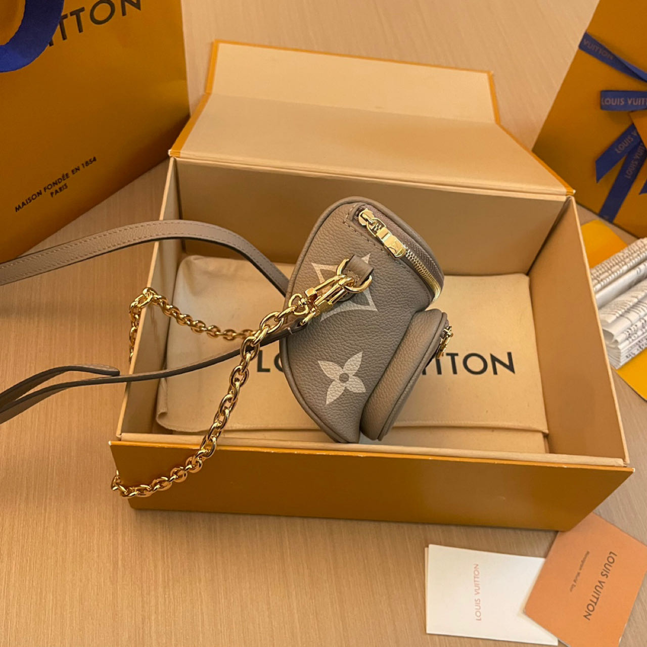 Louis Vuitton Mini Bumbag   M83219 - PerfectKickZ