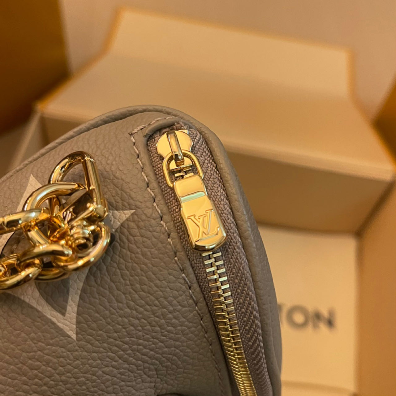Louis Vuitton Mini Bumbag   M83219 - PerfectKickZ