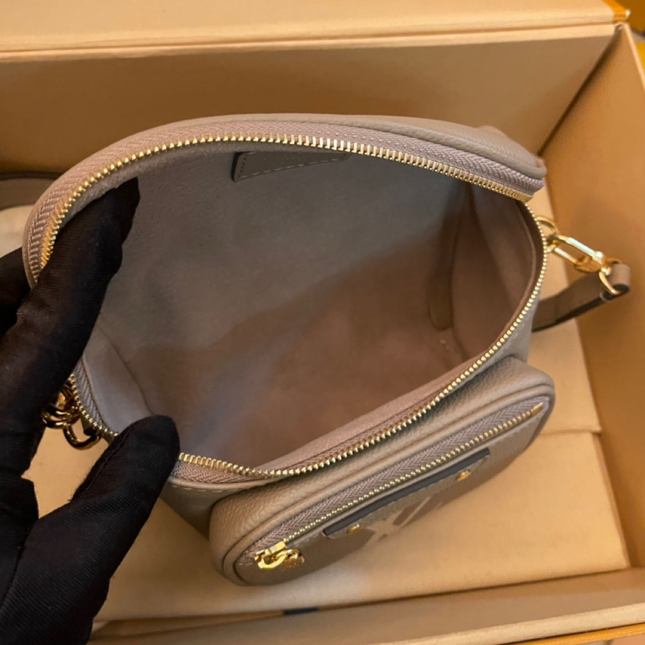 Louis Vuitton Mini Bumbag   M83219 - PerfectKickZ