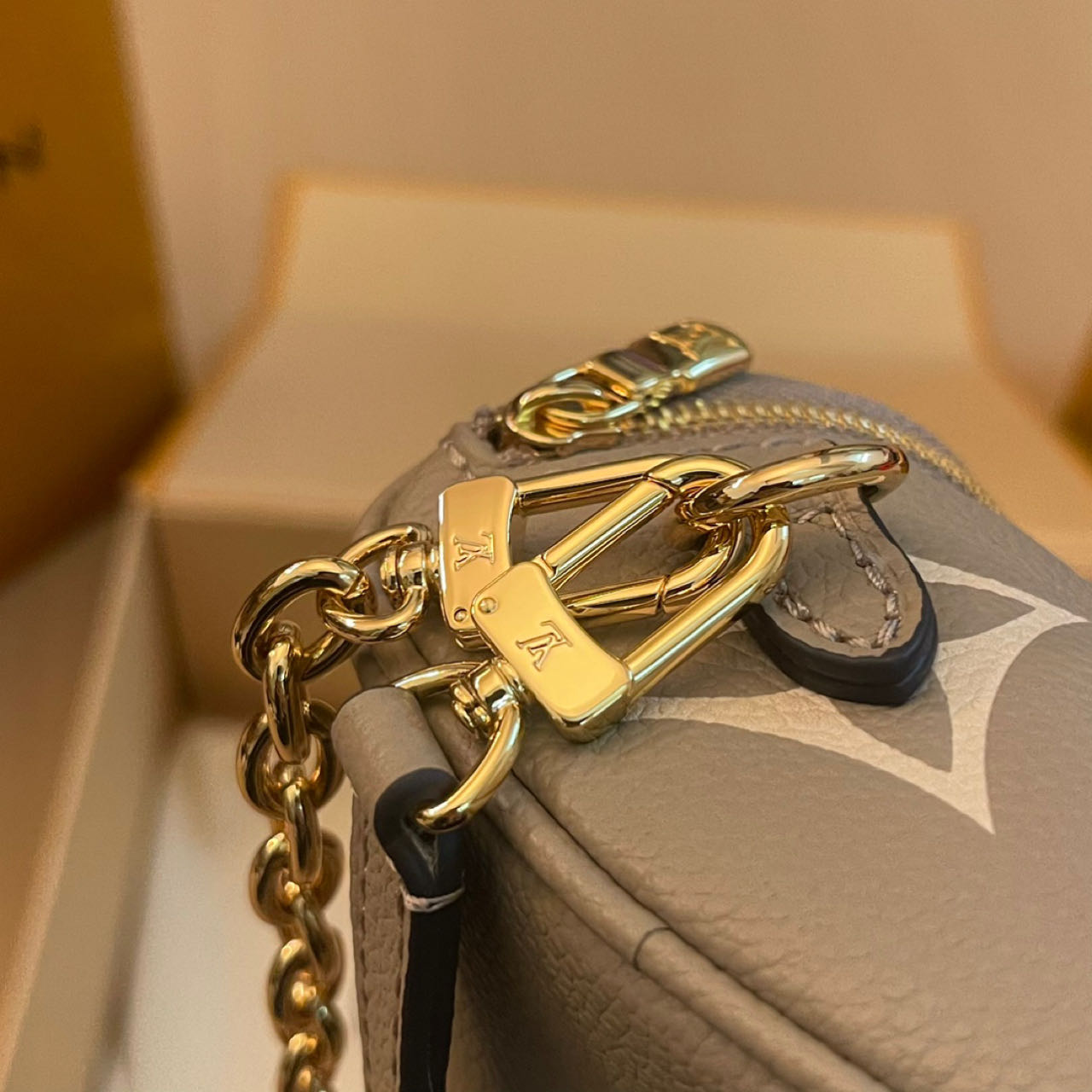 Louis Vuitton Mini Bumbag   M83219 - PerfectKickZ
