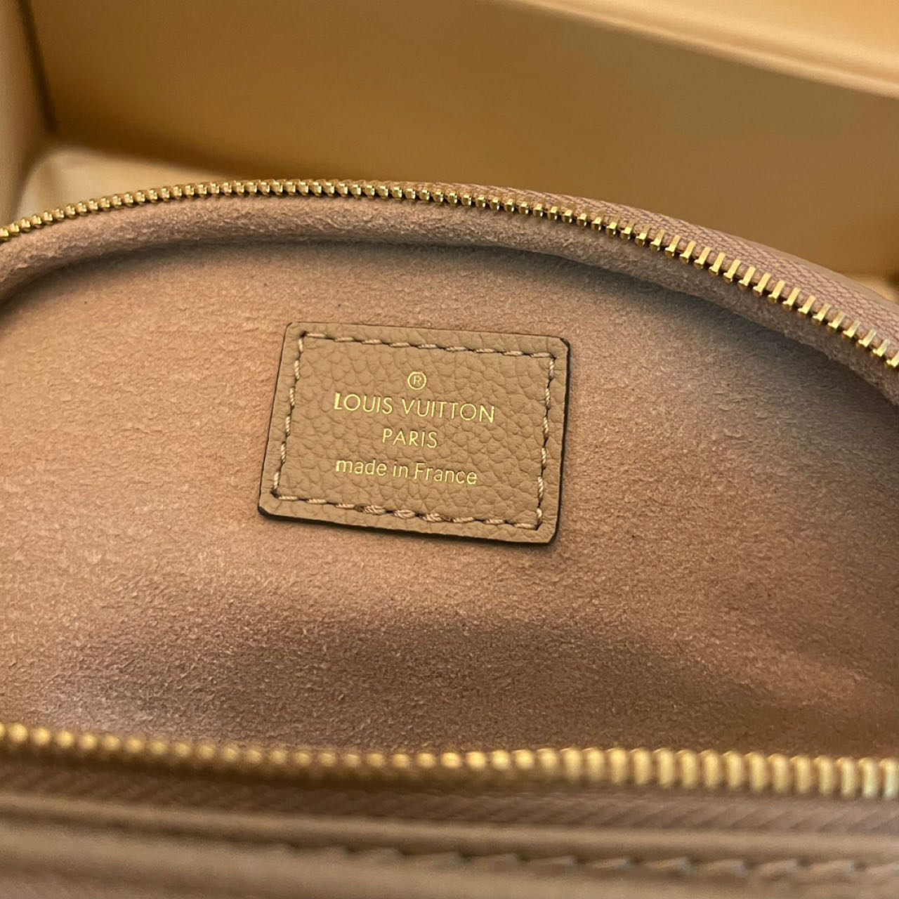 Louis Vuitton Mini Bumbag   M83219 - PerfectKickZ